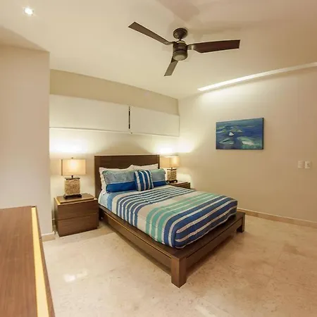 Luxury Condo Between 5Th Avenue And The Beach